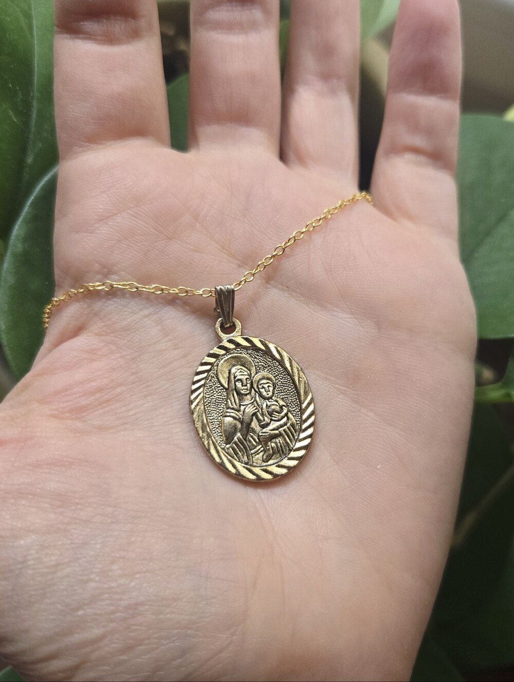 Vintage Madonna & Child Pendant Necklace – Gold / Bronze Tone Catholic Jewelry